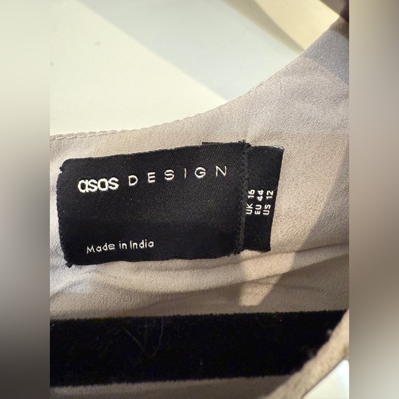 ASOS Design Silver Bead and Mirror Sequin Cocktail Dress Size 12 GORGEOUS - Picture 4 of 13